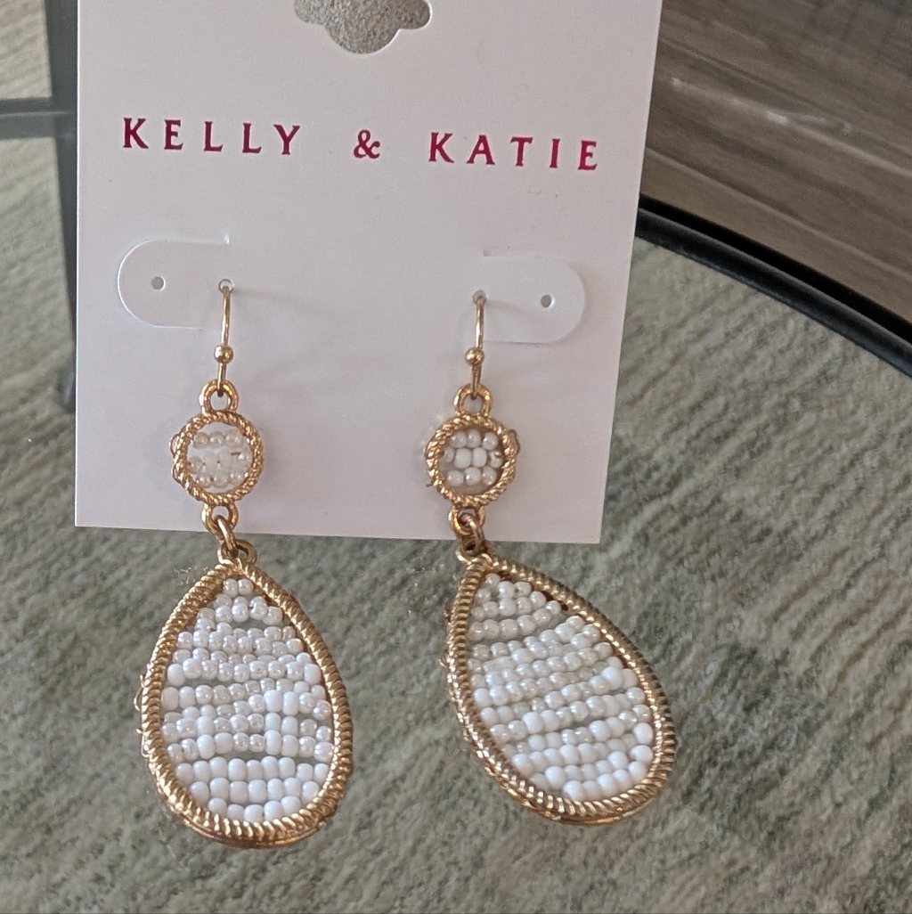 Kelly Katie Gold White Beaded Oval Dangle Earrings 15$
